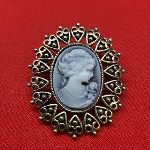 Vintage Gold Tone  Grayish White Cameo Brooch Pin